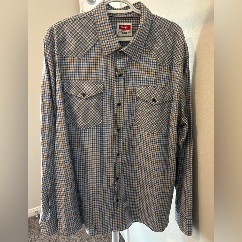 Wrangler Blue Plaid Button-Up Shirt